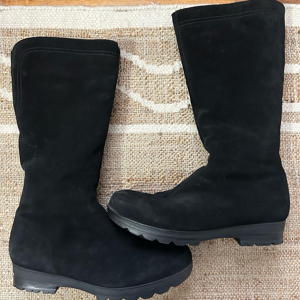 La Canadienne Black Suede Grey Sherpa Lined Boots, Size 9.5